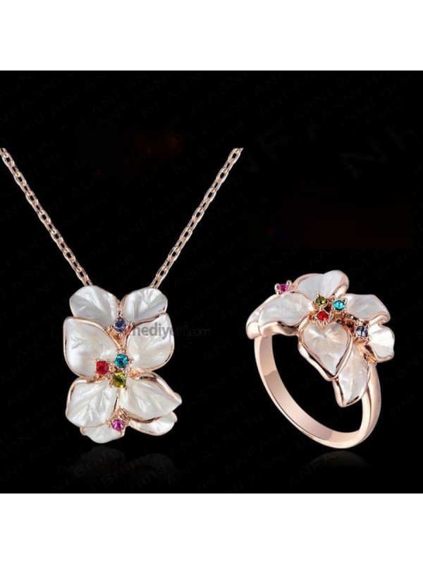 Set Bayan Liya Orkide Kristal Taşlı Kolye Yüzük… Set Bayan Liya Orkide Kristal Taşlı Kolye Yüzük…